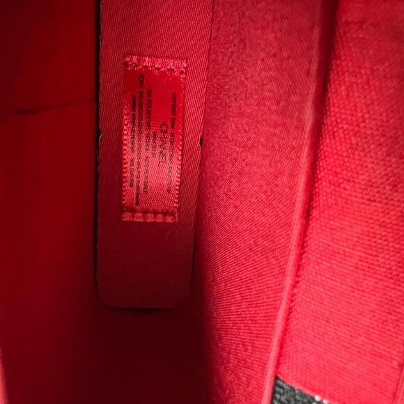 Chanel Beauty Makeup Crossbody Bag with Mirror & Detachable Chain Black Gold NIB - Picture 8 of 10